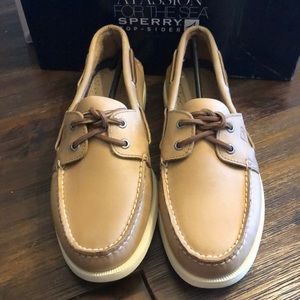 Brand new never worn men’s sperry boat shoes